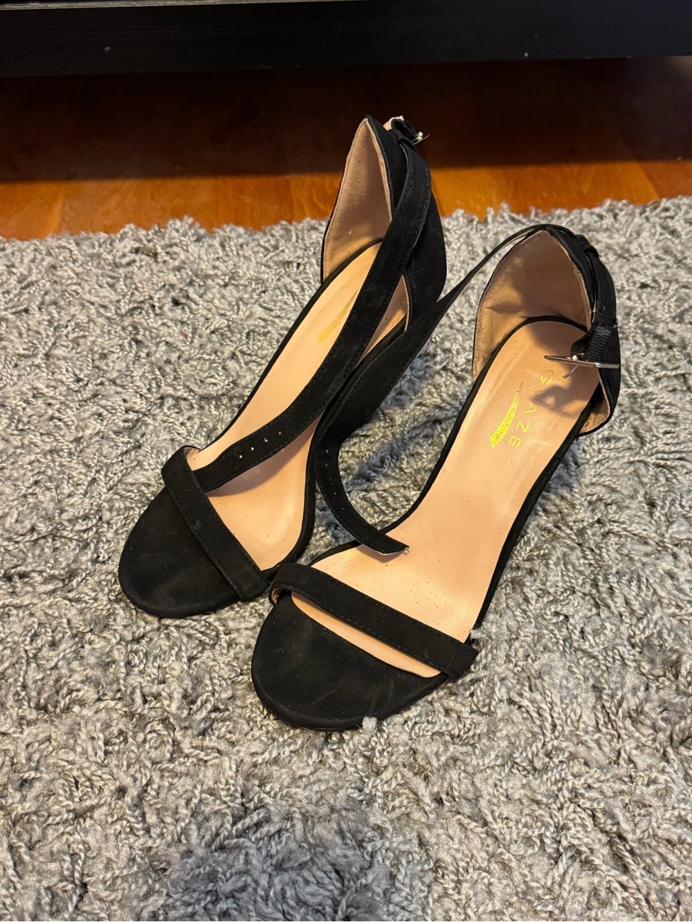 Heels - Picture 2 of 5